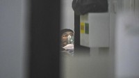 Dalam pemeriksaan, ditemukan riwayat perjalanan TH dari negara yang terpapar virus corona, yakni Malaysia pada 11 - 15 Februari 2020, TH dirawat lantaran mengalami gejala batuk, dahak, sesak napas dengan tingkat kesadaran normal (GCS-15).