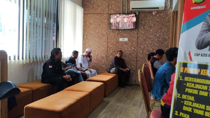 Ketum PA 212 Slamet Maarif Laporkan Pelemparan Batu ke Polres Depok
