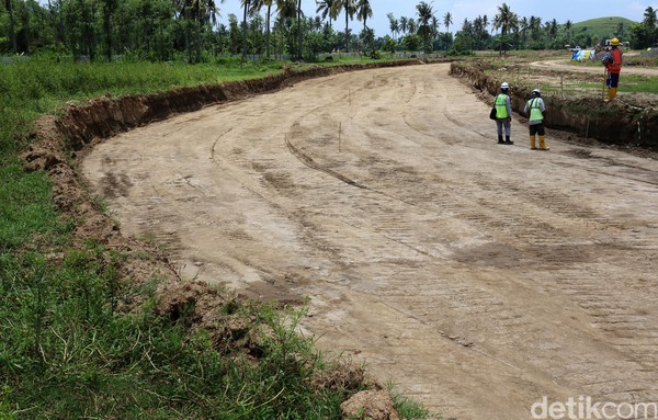 Sirkuit Mandalika yang memiliki panjang lintasan 4,3 km dengan 17 belokan ini juga akan dilengkapi dengan berbagai fasilitas akomodasi untuk penonton. Sirkuit Mandalika yang memiliki panjang lintasan 4,3 km dengan 17 belokan ini juga akan dilengkapi dengan berbagai fasilitas akomodasi untuk penonton.
