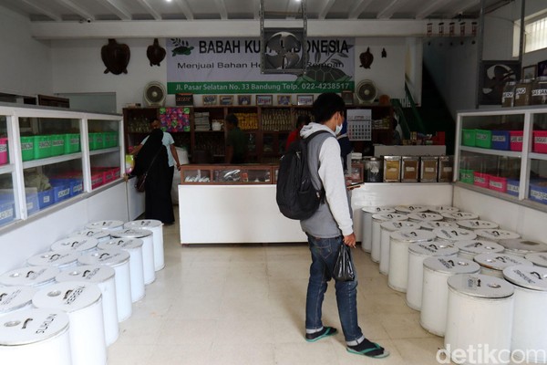 Toko Herbal di Bandung Ini Berumur 2 Abad!