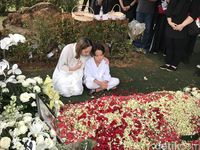 BCL dan Noah Sinclair di pemakaman Ashraf Sinclair