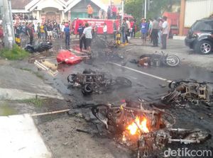 Ricuh Suporter Persebaya-Arema di Blitar, Tujuh Sepeda Motor Dibakar