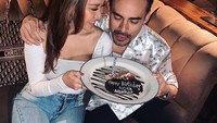 Happy 40th birthday to my partner in life.. Wishing you all the beauty in life.. I love you.. I always do.. tulis BCL pada unggahan foto ini. Foto: instagram @bclsinclair