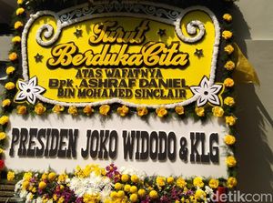 Ada Karangan Bunga dari Jokowi hingga Anies di Rumah Duka Ashraf Sinclair