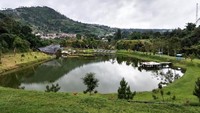Taman Lembah Dewata punya spot instagramable di Danau Tadah Hujan. Traveler bisa bersepeda atau menaiki kereta api dewata express. (Nurrani Rusmana)