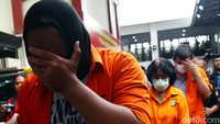 Mereka dihadirkan dalam rilis yang digelar di Mapolda Metro Jaya.