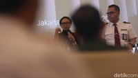 Retno mengatakan pekerjaan dari tim evakuasi itu adalah hal yang mulia. Dia mendoakan agar semua amalan tim tersebut dicatat oleh Tuhan Yang Maha Esa.