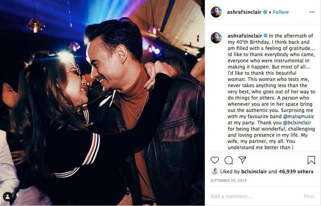 Ashraf Sinclair sempat merayakan ulang tahunnya yang ke-40 pada 18 September 2019. Dalam unggahannya di Instagram, Ashraf pun mengungkapkan rasa terimakasihnya pada BCL yang sudah membuatkannya pesta ulang tahun. Dia menuliskan sederet kata-kata romantis untuk juri Indonesian Idol itu. This woman who tests me, never takes anything less than the very best, who goes out of her way to do things for others. A person who whenever you are in her space bring out the authentic you. Surprising me with my favourite band @maliqmusic at my party. Thank you @bclsinclair for being that wonderful, challenging and loving presence in my life. My wife, my partner, my all. You understand me better than I understand myself. Thank you, tulis Ashraf yang menyebut BCL sebagai orang yang paling memahami dirinya, dibanding dirinya sendiri. Foto: Instagram