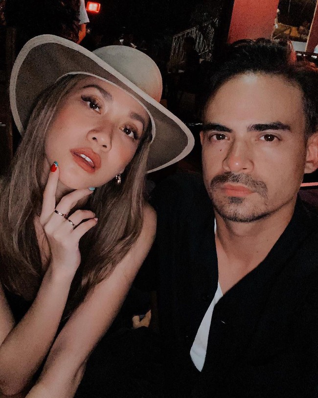 Penyanyi berusia 36 tahun ini pertama kali bertemu dengan Ashraf Sinclair pada 2007 saat ia mempromosikan album lagunya di Malaysia. Ashraf Sinclair saat itu menjadi host yang melakukan interview dengan BCL.  Foto: Instagram @bclsinclair