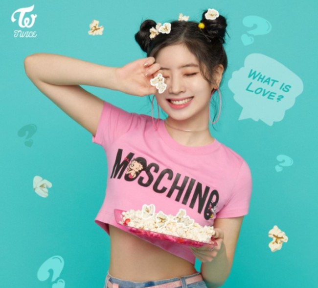 Dalam pemotretan untuk promosi lagu What Is Love? Dahyun TWVCE juga tampil dengan gaya rambut Pucca. Membuat maknae yang sudah imut ini jadi makin terlihat menggemaskan. Foto: Istimewa