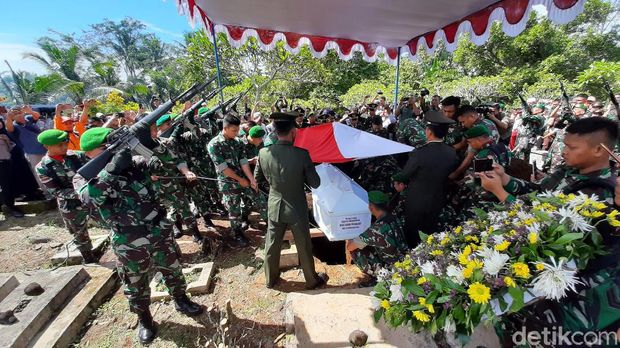 Jenazah Sertu (Anumerta) Dita Ilham Primojati, dimakamkan di Banyumas
