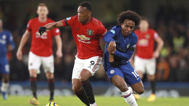 Anthony Martial mencetak gol pertama untuk MU di markas Chelsea.