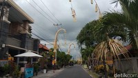 Penjor dipersembahan kepada Dewa yang beristana di Gunung Agung (Angga Riza/detikcom)