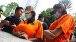 Tertunduk Malu, Lucinta Luna Dipamerkan di Polda Metro