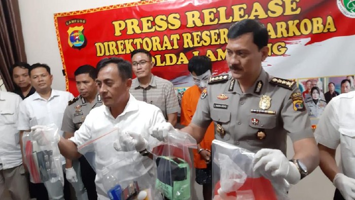 Polda Lampung tangkap bandar narkoba, sabu senilai Rp 1 miliar disita (dok. Polda Lampung)