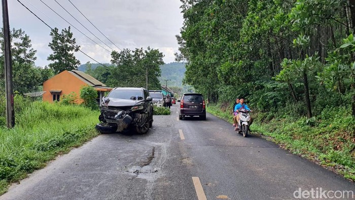 Kecelakaan beruntun di Lebak, Banten.