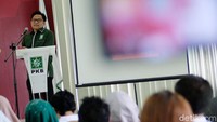 Dalam diskusi tersebut, PKB tegas berkomitmen memajukan demokrasi.