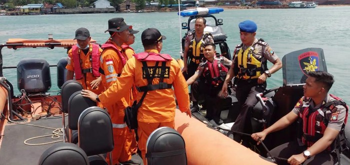 Pencarian korban kapal tenggelam di Kepulauan Riau. (Agus Siswanto Siagian/detikcom)