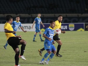 Wacana Klub Wajib Turunkan Pemain Muda, Pelatih Persib Khawatir Ini