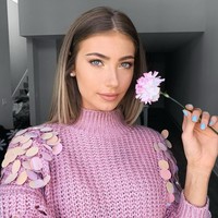 Kali ini ia berfoto seperti sedang berada di kamar mandi hotel. Foto: Instagram @natalia__taylor