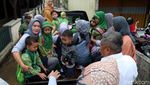 Jalan Terendam Banjir, Siswa TK Diangkut Pick Up
