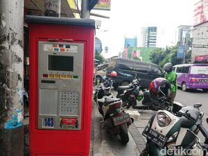 Ada Parkir Meter, Tukang Parkir Bukan Hilang Justru Digaji per Bulan