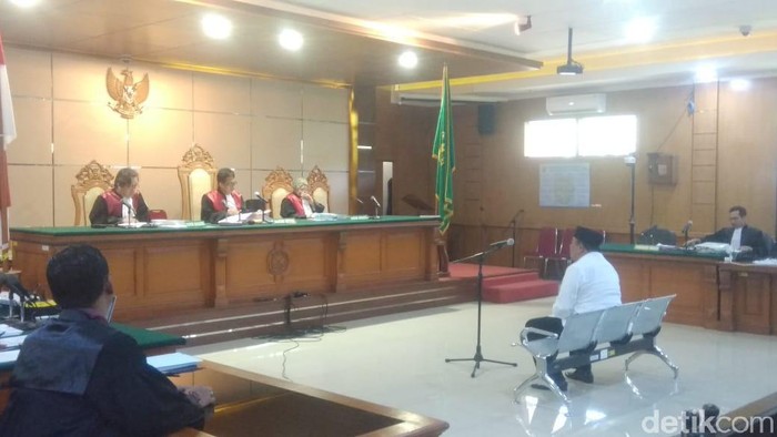 Penyuap Bupati Indramayu nonaktif dituntut 2,5 tahun bui