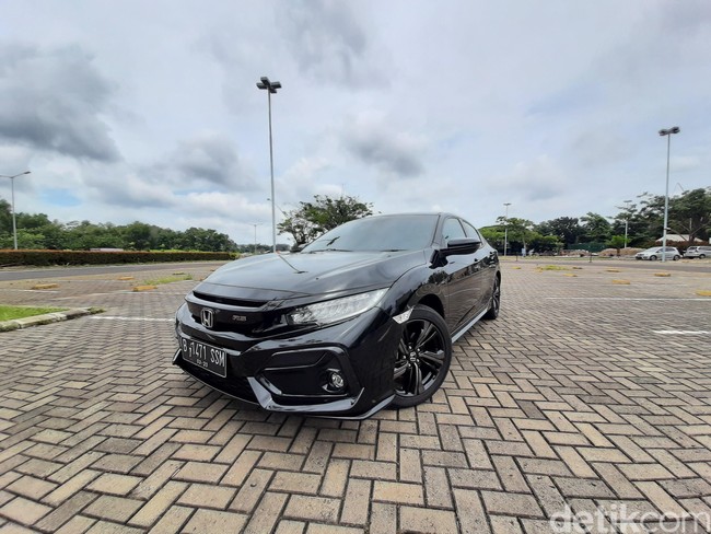 Tambah Emblem RS, Honda Civic Hatchback Makin Sporty?