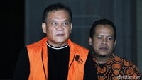 Ibnu Ghofur usai diperiksa di Gedung KPK, Jakarta.