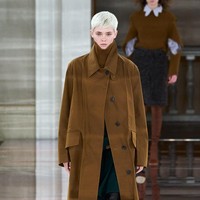 Fashion show koleksi musim gugur/dingin 2020 Victoria Backham di London Fashion Week 2020, London, Inggris. Foto: dok.Vouge.