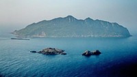 Ada larangan lain di Pulau Okinoshima, yakni saat meninggalkan pulau dilarang membawa cendera mata apapun maupun menceritakan rincian tentang kunjungannya (Foto: STR/AFP/AFP/Getty Images)