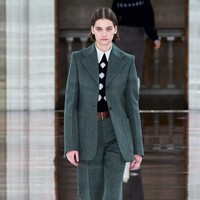 Fashion show koleksi musim gugur/dingin 2020 Victoria Backham di London Fashion Week 2020, London, Inggris. Foto: dok.Vouge.