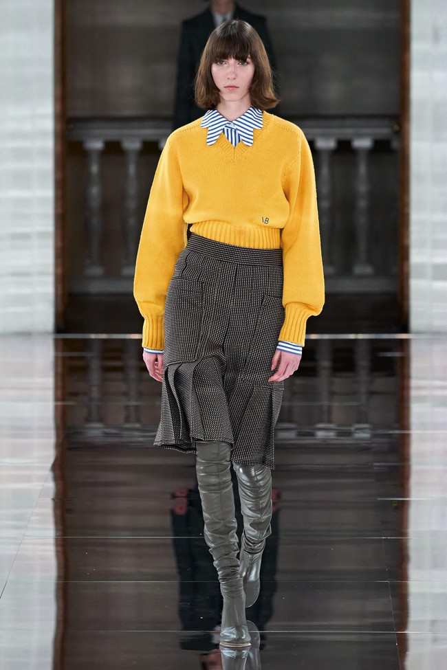 Fashion show koleksi musim gugur/dingin 2020 Victoria Backham di London Fashion Week 2020, London, Inggris. Foto: dok.Vouge.