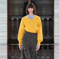 Fashion show koleksi musim gugur/dingin 2020 Victoria Backham di London Fashion Week 2020, London, Inggris. Foto: dok.Vouge.