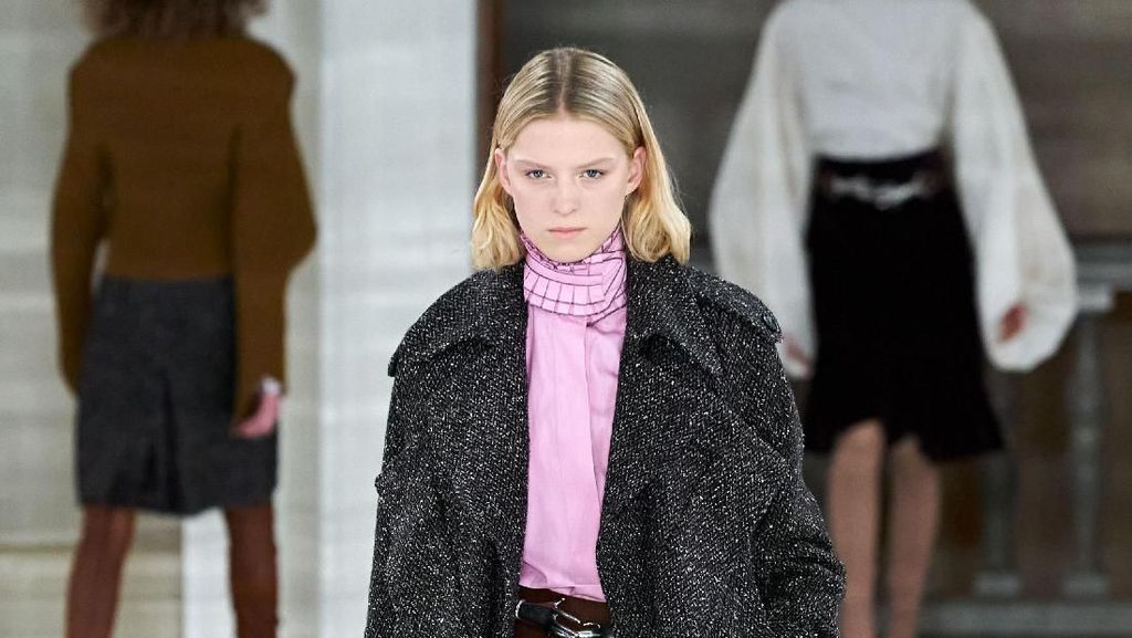 15 Koleksi Busana Terbaru Victoria Backham di London Fashion Week 2020 15 Koleksi Busana Terbaru Victoria Backham di London Fashion Week 2020