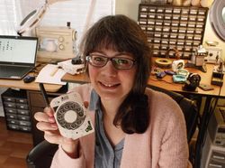 Wujud Ponsel Paling Aneh Sedunia