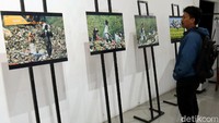 Selain menyelenggarakan pameran foto, DLHK juga menggelar napak tilas ke TPA Sarimukti dan eks TPA Leuwigajah, serta menyelenggarakan pemutaran film, diskusi hingga talkshow terkait peringatan Hari Peduli Sampah Nasional 2020.
