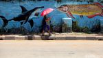 Warna-warni Mural Bertema Hewan Laut Hiasi Jalan Jembatan Tiga