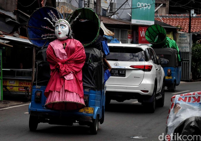 Mendengar Suara Hati Ondel-ondel di Ibu Kota Pemprov DKI Jakarta mengimbau perajin Ondel-ondel untuk tidak sembarangan menyewakan ikon Ibu Kota tersebut, salah satunya untuk mengamen.