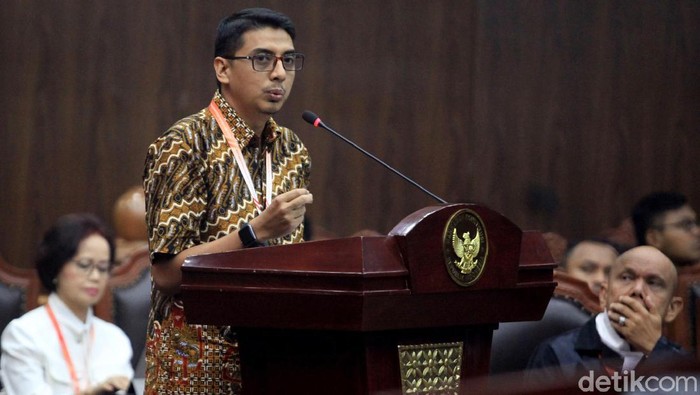 Dua orang ahli dihadirkan untuk menjadi saksi dalam sidang lanjutan Uji Formil UU KPK. Dua orang ahli itu yakni Zainal Arifin Mochtar dan Bivitri Susanti.