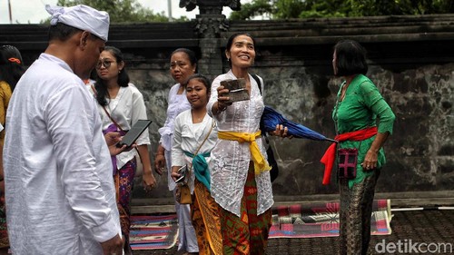 Galungan merupakan salah satu hari besar yang diperingati oleh umat Hindu. Momen perayaan Galungan juga kerap dimanfaatkan sebagai ajang mempererat silaturahmi.