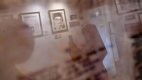 Sejumlah pengunjung langsung mengabadikan koleksi di dalam meseum.