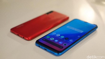Dapur pacunya ditenagai Helio G70 dengan RAM 3 GB. Memori internalnya 32 GB yang dapat ditambah berkata adanya slot microSD yang mendukung hingga 256GB. Foto: Adi Fida Rahman/detikINET