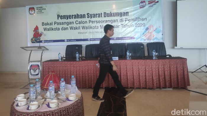 KPU Makassar mulai menerima penyerahan berkas dukungan calon wali kota Makassar lewat jalur perseorangan (M Taufiqqurrahman/detikcom)