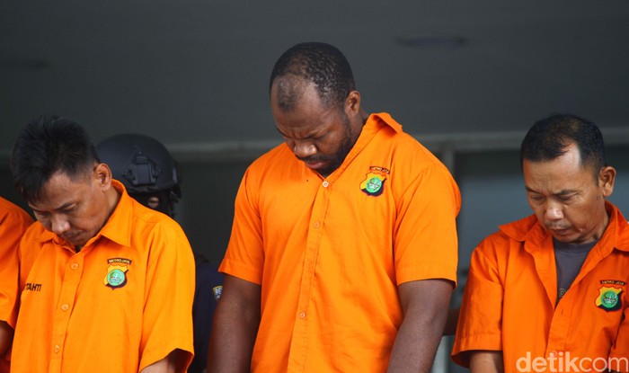 'Sulap' WNA Kamerun Bisa Gandakan Dolar Berakhir di Penjara Polda Metro Jaya mengungkap 4 kasus penipuan, salah satunya melibatkan warga negara asing (WNA) asal Kamerun.