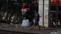 Sebelumnya, Kepala Dinas Budaya DKI Jakarta Iwan Henry Wardhana mengaku akan mengimbau seluruh perajin Ondel-ondel untuk tak sembarang menyewakan ikon Ibu Kota itu untuk dipakai mengamen.