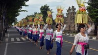 Parade tersebut dilakukan di kawasan Desa Lukluk, Badung, Bali, Rabu (19/2/2020).