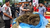 Acara pemusnahan barang bukti ini digelar di depan Ditreskrimsus Polda Metro Jaya, Jakarta Selatan, Rabu (19/2/2020).