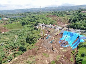 Video Penampakan dari Udara Longsor di Tol Cipularang