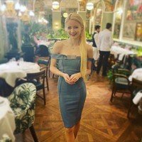 Polisi mengatakan bahwa mereka menerima keluhan ada seorang wanita berpakaian tidak pantas dan mabuk saat berjalan di jalan utama. Tiga petugas mendekati wanita itu, yang menolak untuk mematuhi peraturan lokal dan menunjukkan perlawanan. Foto: Instagram